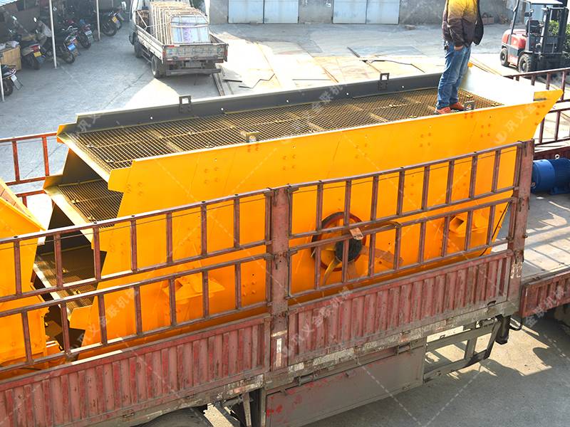 石料生产线设备发往重庆_1214反击式破碎机_1548圆振动筛